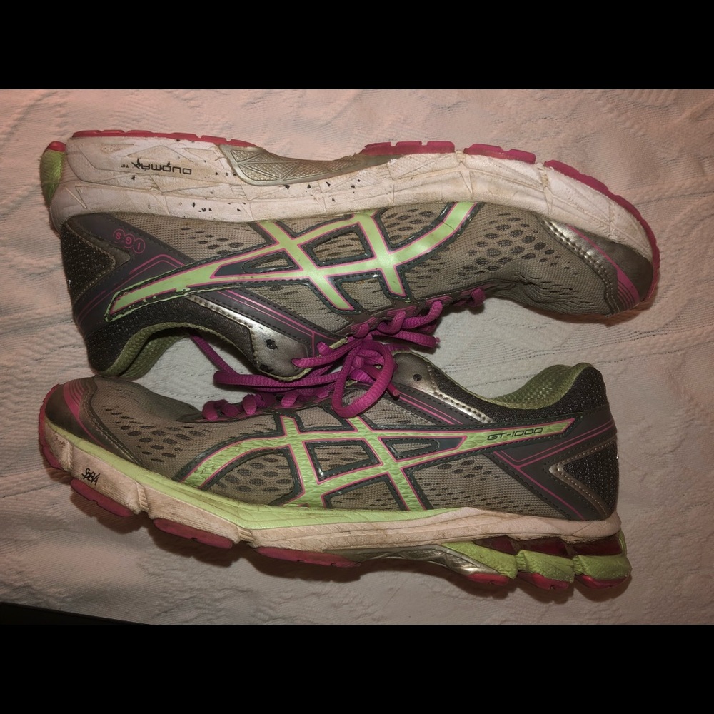 Used ASICS women’s GT-1000 4 Running sneaker